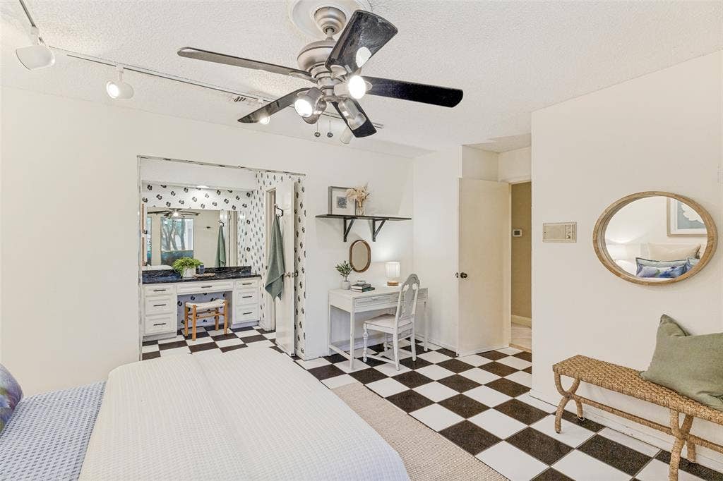 6 Crosslands Road, Benbrook, TX 76132 6 Crosslands Road, Benbrook, TX 76132