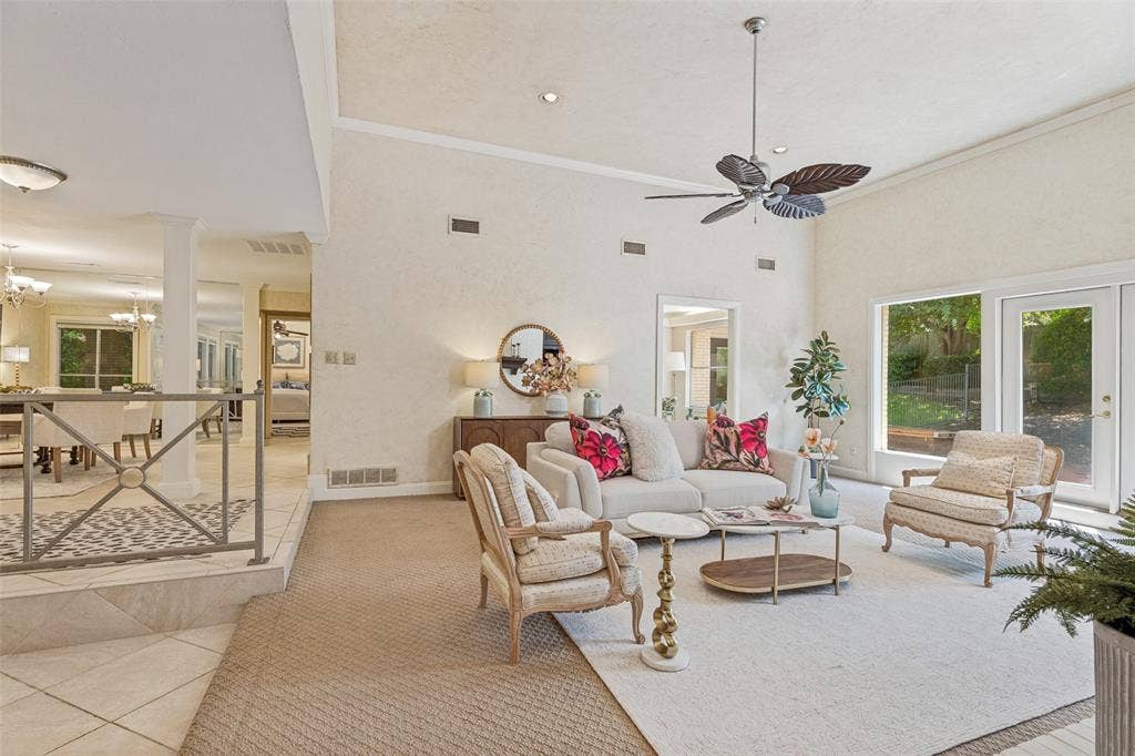 6 Crosslands Road, Benbrook, TX 76132 6 Crosslands Road, Benbrook, TX 76132