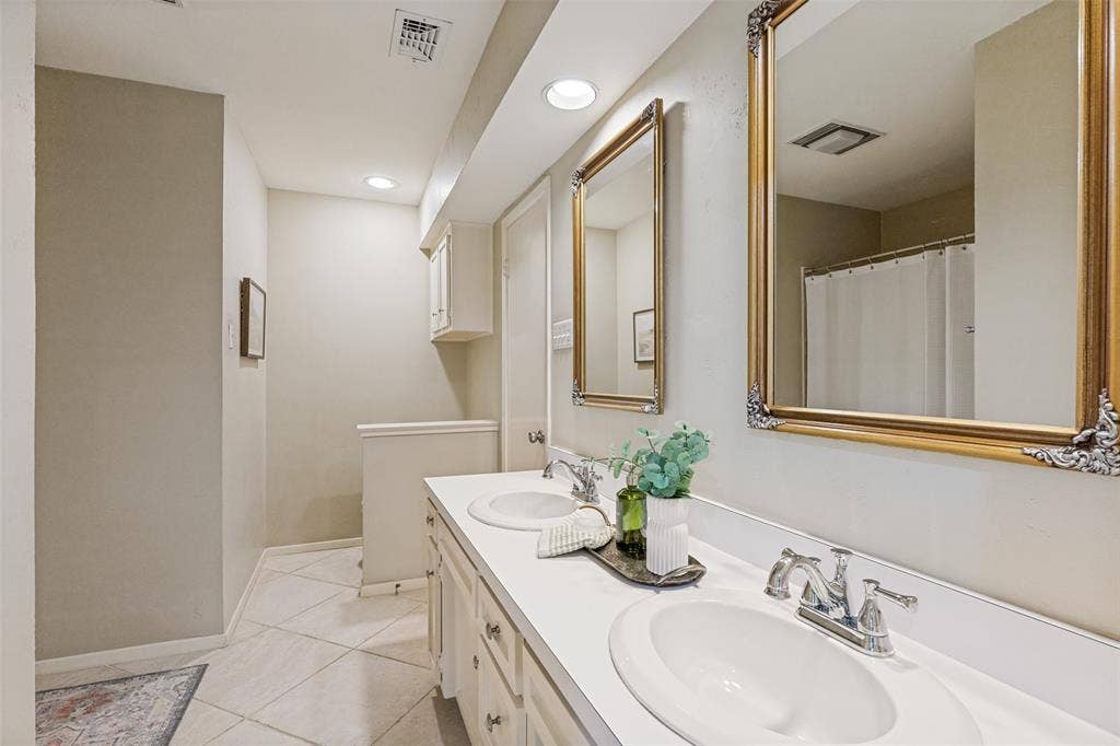6 Crosslands Road, Benbrook, TX 76132 6 Crosslands Road, Benbrook, TX 76132