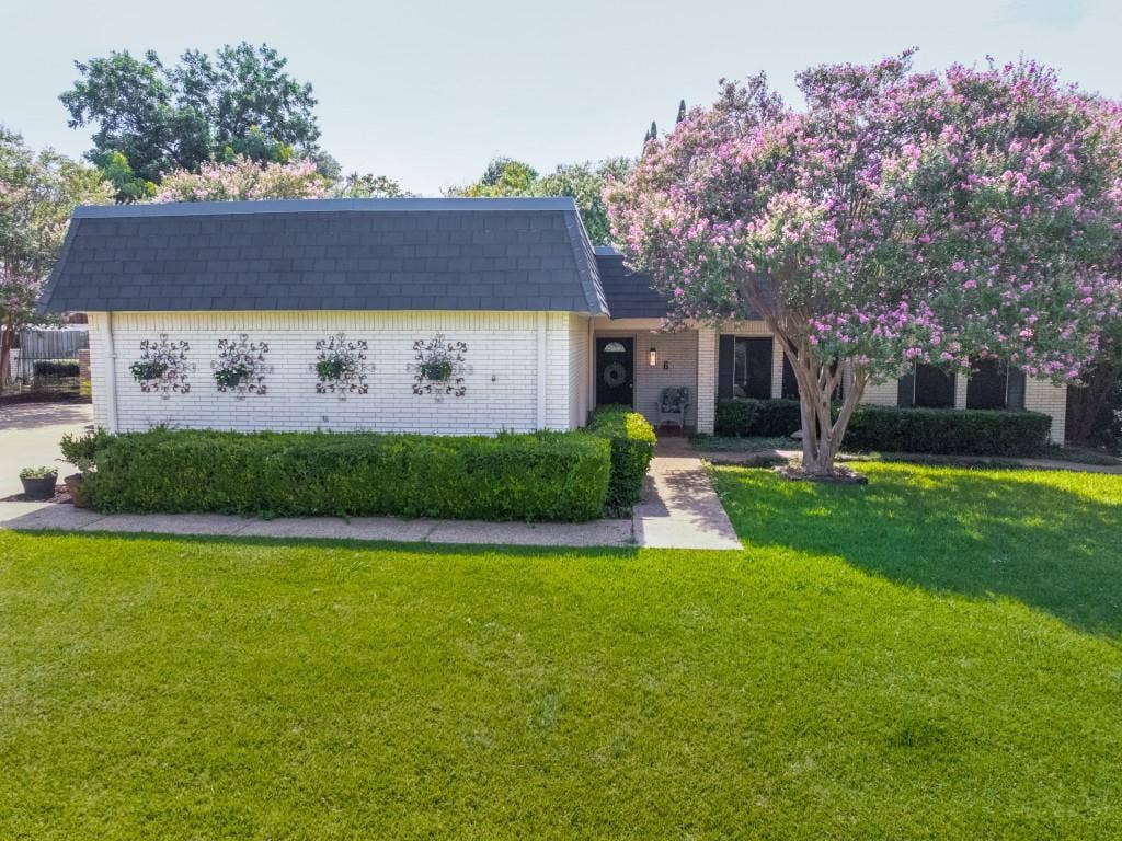 6 Crosslands Road, Benbrook, TX 76132 6 Crosslands Road, Benbrook, TX 76132