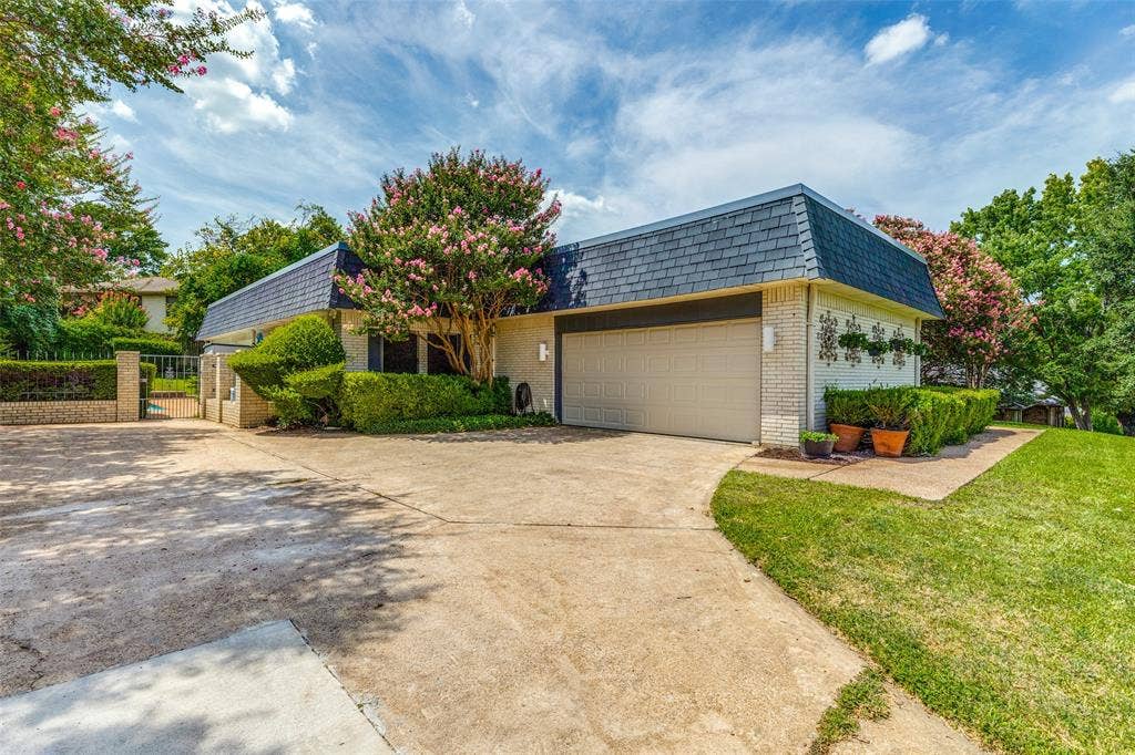 6 Crosslands Road, Benbrook, TX 76132 6 Crosslands Road, Benbrook, TX 76132