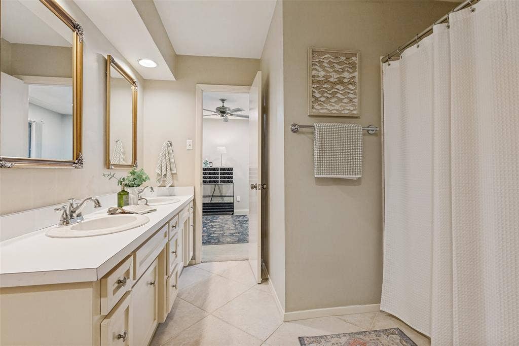 6 Crosslands Road, Benbrook, TX 76132 6 Crosslands Road, Benbrook, TX 76132
