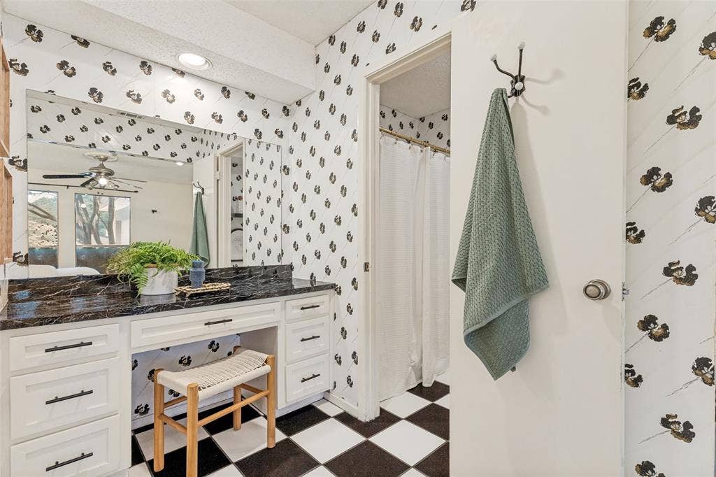 6 Crosslands Road, Benbrook, TX 76132 6 Crosslands Road, Benbrook, TX 76132