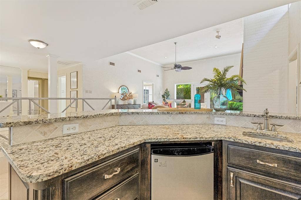 6 Crosslands Road, Benbrook, TX 76132 6 Crosslands Road, Benbrook, TX 76132