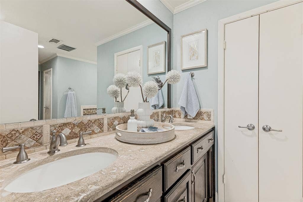 6 Crosslands Road, Benbrook, TX 76132 6 Crosslands Road, Benbrook, TX 76132