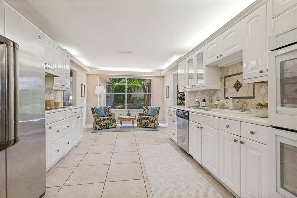 6 Crosslands Road, Benbrook, TX 76132 6 Crosslands Road, Benbrook, TX 76132