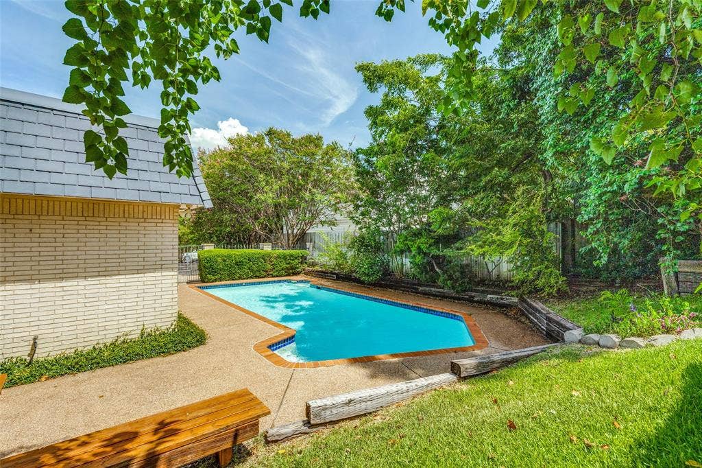 6 Crosslands Road, Benbrook, TX 76132 6 Crosslands Road, Benbrook, TX 76132