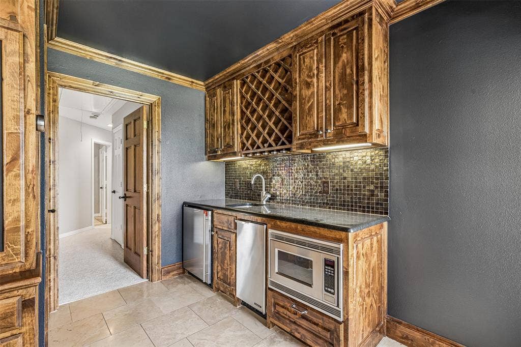 2206 Clearspring Drive N, Irving, TX 75063 2206 Clearspring Drive N, Irving, TX 75063