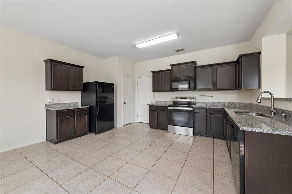 140 Collin Street, Anna, TX 75409 140 Collin Street, Anna, TX 75409