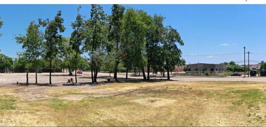 301/325 N Town East Boulevard, Mesquite, TX 75150 301/325 N Town East Boulevard, Mesquite, TX 75150