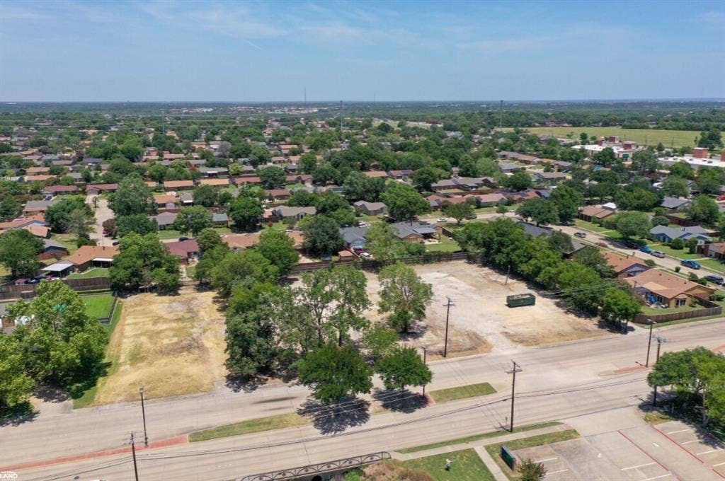 301/325 N Town East Boulevard, Mesquite, TX 75150 301/325 N Town East Boulevard, Mesquite, TX 75150