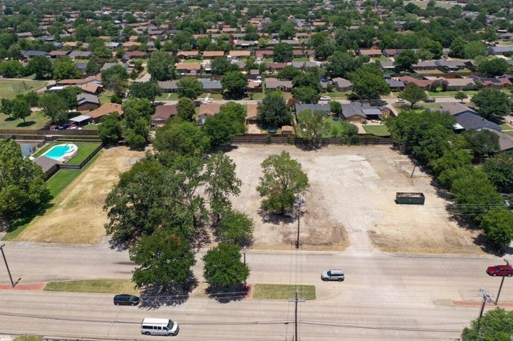 301/325 N Town East Boulevard, Mesquite, TX 75150 301/325 N Town East Boulevard, Mesquite, TX 75150
