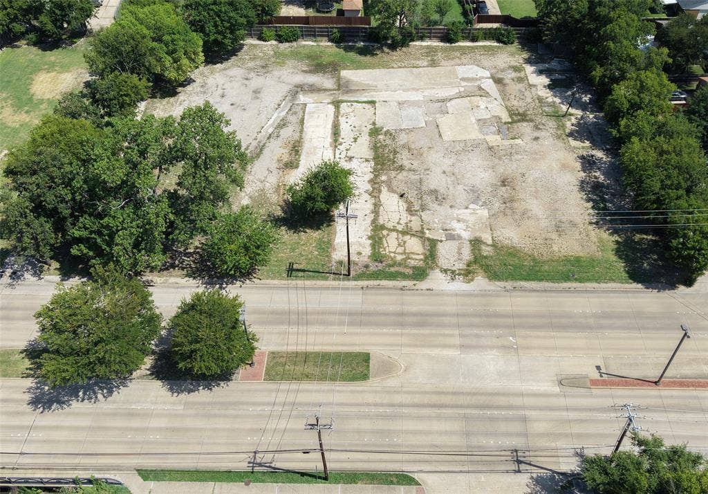 301/325 N Town East Boulevard, Mesquite, TX 75150 301/325 N Town East Boulevard, Mesquite, TX 75150