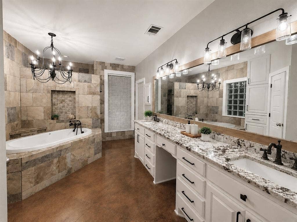 7204 Montgomery Road, Midlothian, TX 76065