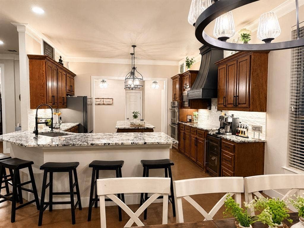 7204 Montgomery Road, Midlothian, TX 76065
