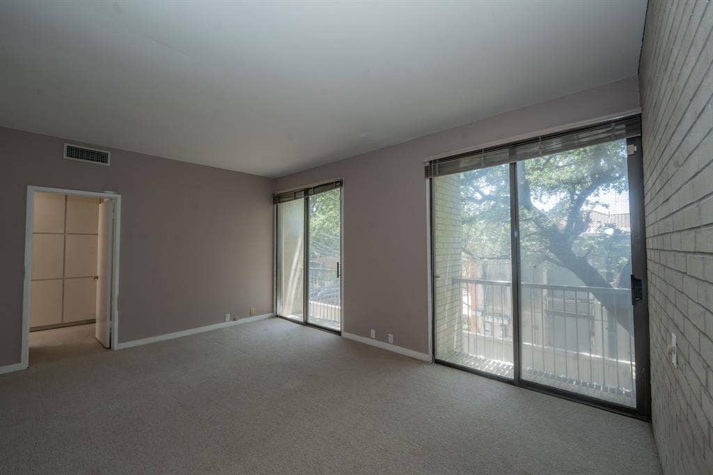 2818 Welborn Drive, #9, Dallas, TX 75219 Large bedroom with natural light shine through. There is room for sitting area