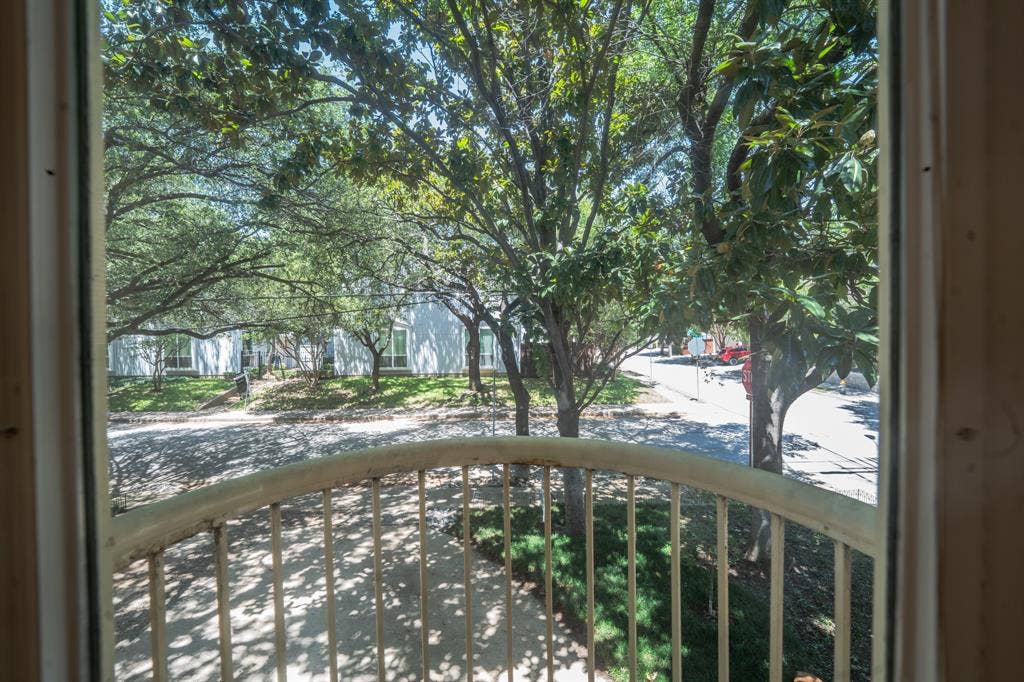 2818 Welborn Drive, #9, Dallas, TX 75219 Out bedroom window