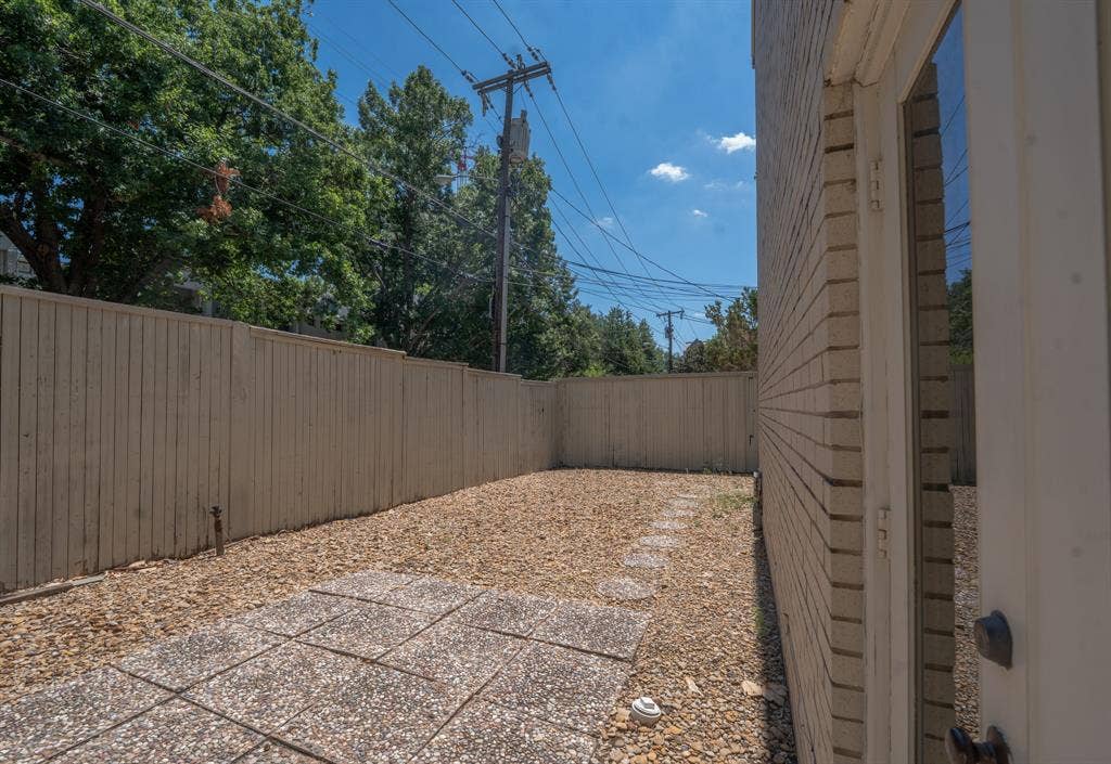 2818 Welborn Drive, #9, Dallas, TX 75219 Large backyard with two patios