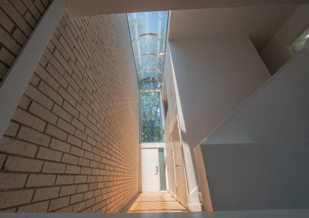 2818 Welborn Drive, #9, Dallas, TX 75219 Unbelievable Natural light is just to come.