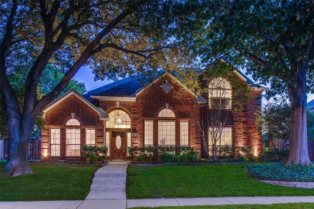 2116 Glendale Drive, Plano, TX 75023 The lawn is fully sprinklered and the towering trees provide cooling shade.