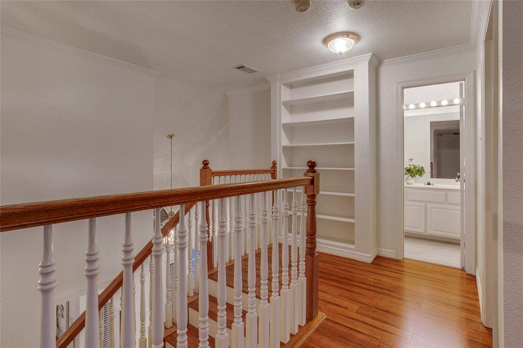 2116 Glendale Drive, Plano, TX 75023 Built-in bookcase at the top of the staircase