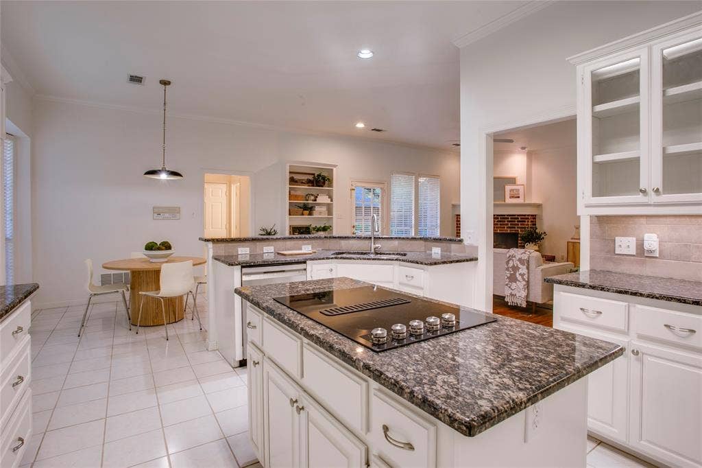 2116 Glendale Drive, Plano, TX 75023 2116 Glendale Drive, Plano, TX 75023