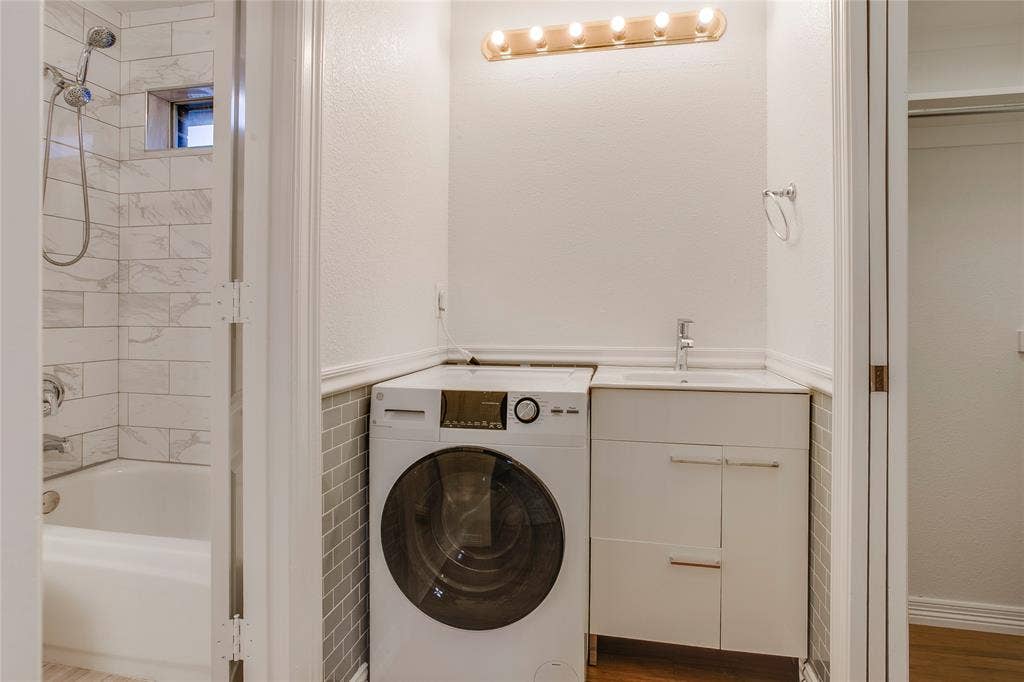2116 Glendale Drive, Plano, TX 75023 Upstairs all-in-one washer-dryer with utility sink