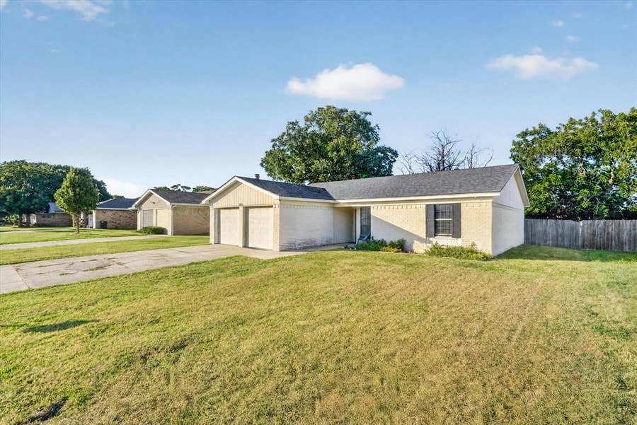 Property photo for 1200 E Georgian Road, Saginaw, TX