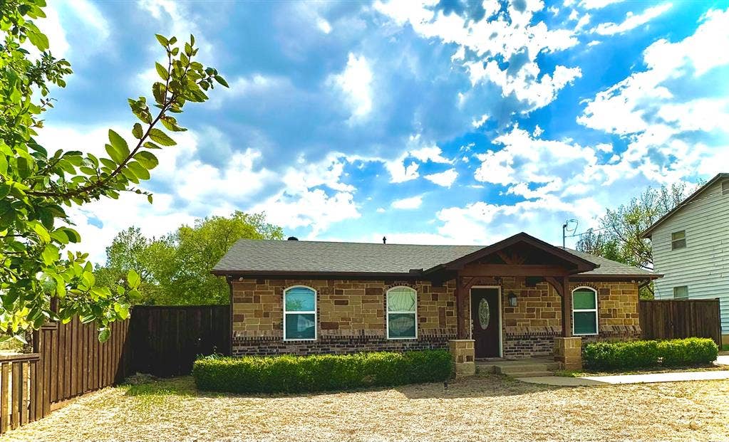 3922 Clay Avenue, Irving, TX 75061