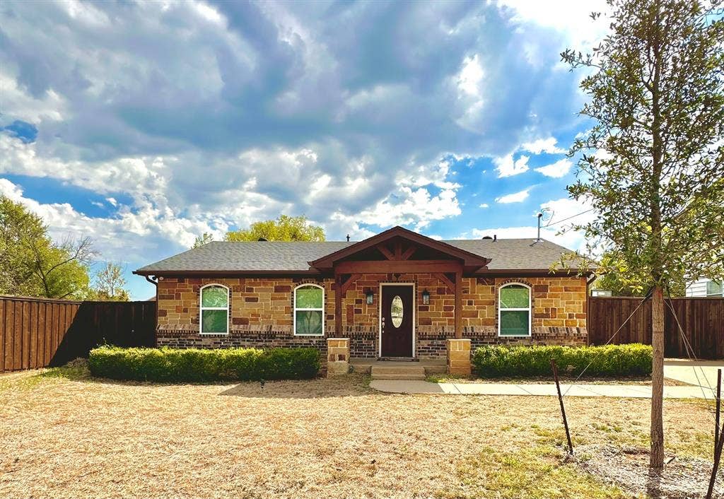 3922 Clay Avenue, Irving, TX 75061