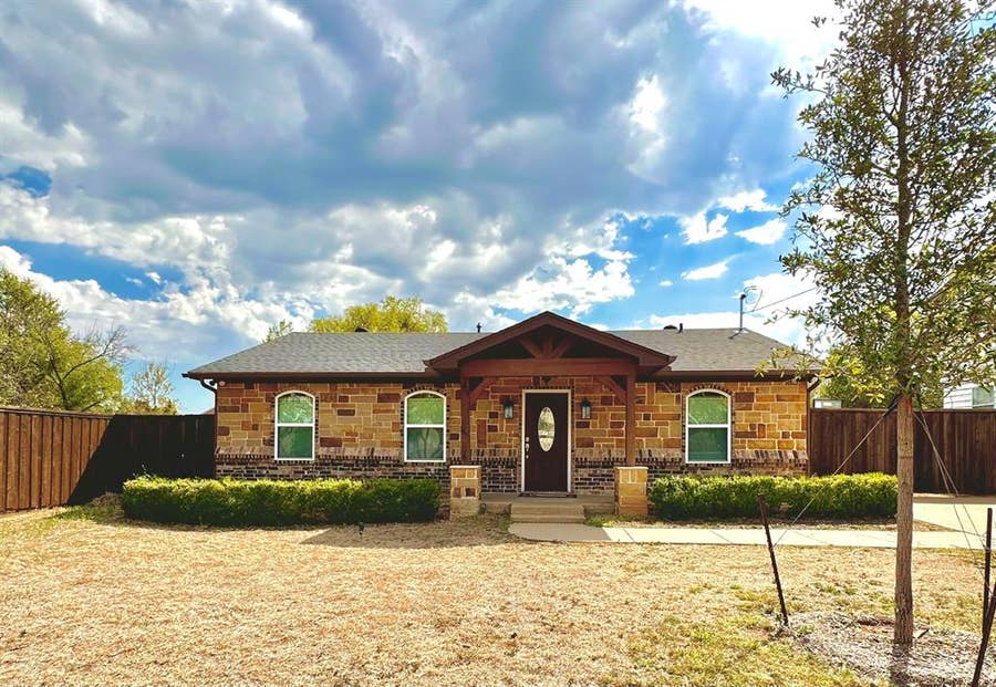Property photo for 3922 Clay Avenue, Irving, TX