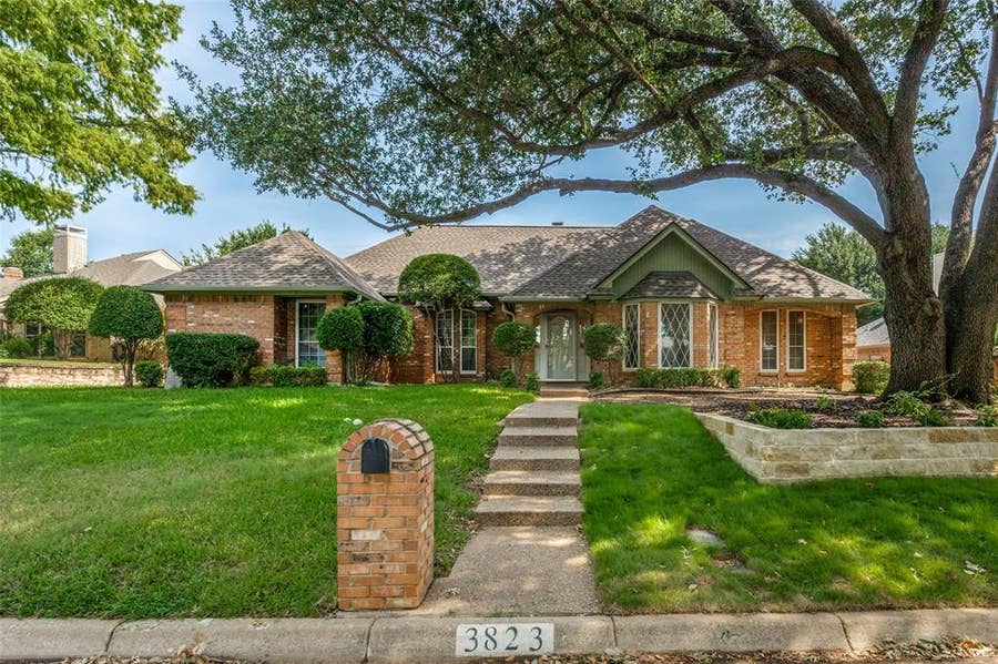 Property photo for 3823 Rochelle Drive, Arlington, TX