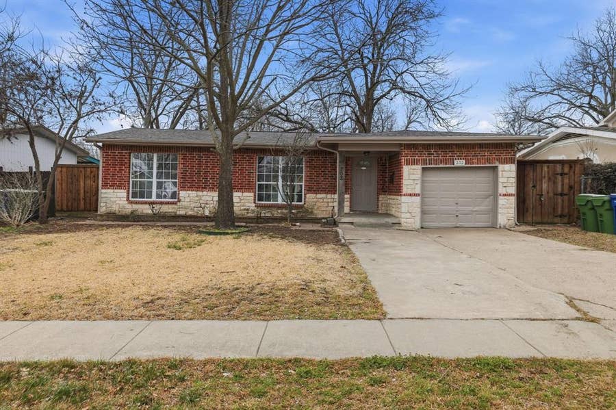 Property photo for 202 E Linda Drive, Garland, TX