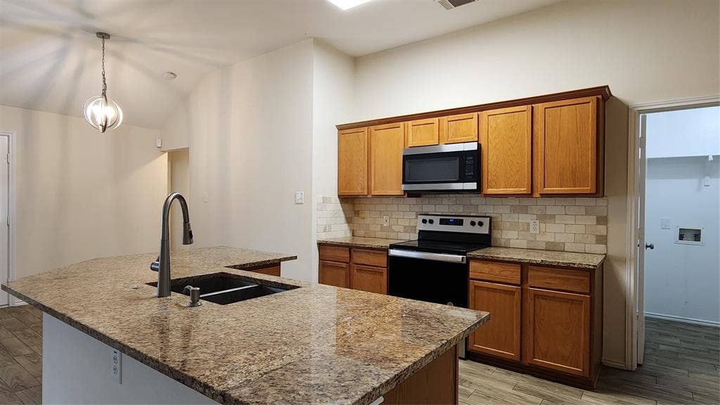 2304 Hayes Street, McKinney, TX 75071 2304 Hayes Street, McKinney, TX 75071