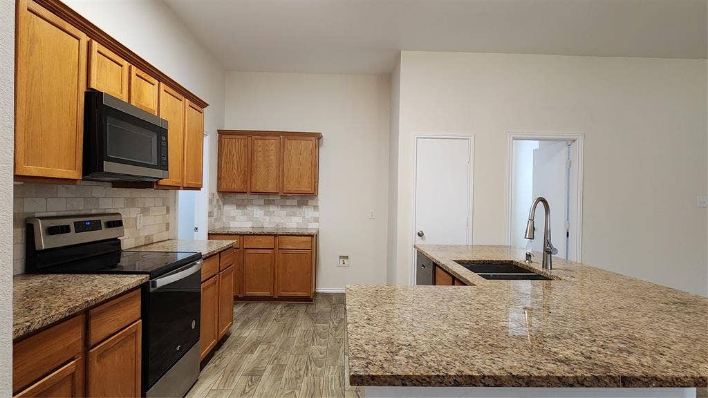2304 Hayes Street, McKinney, TX 75071 2304 Hayes Street, McKinney, TX 75071