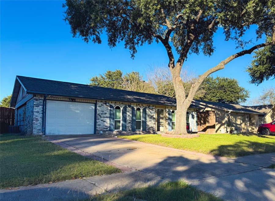 Property photo for 1425 Meridian Way, Garland, TX