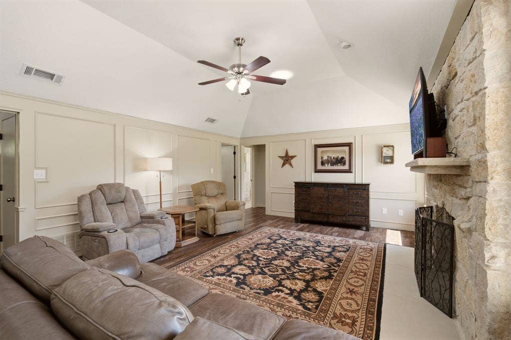 220 Dale Drive, New Hope, TX 75071 220 Dale Drive, New Hope, TX 75071