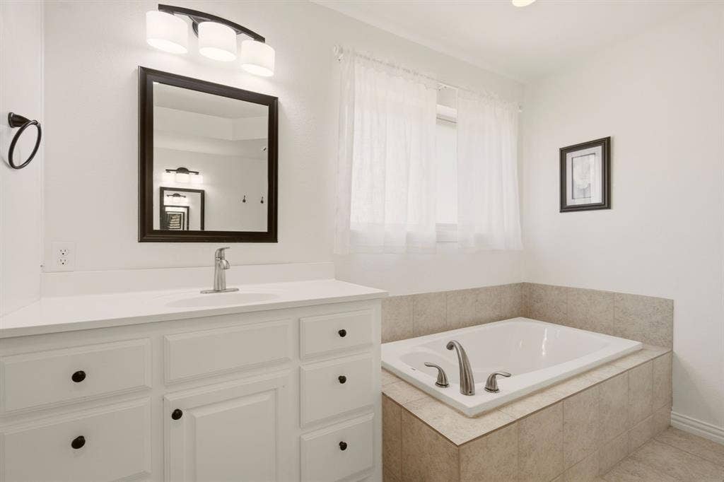220 Dale Drive, New Hope, TX 75071 Primary Bathroom