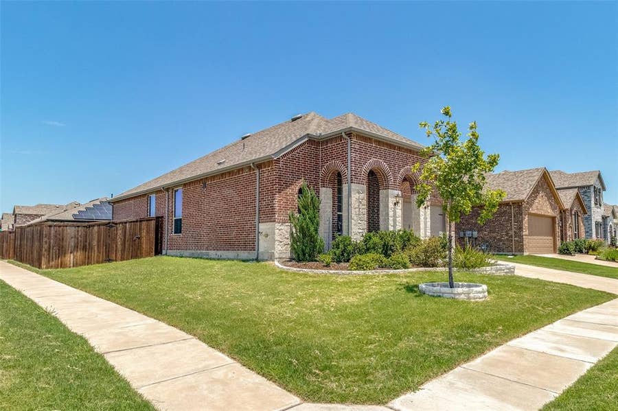 Property photo for 1130 Chatsworth Drive, Anna, TX