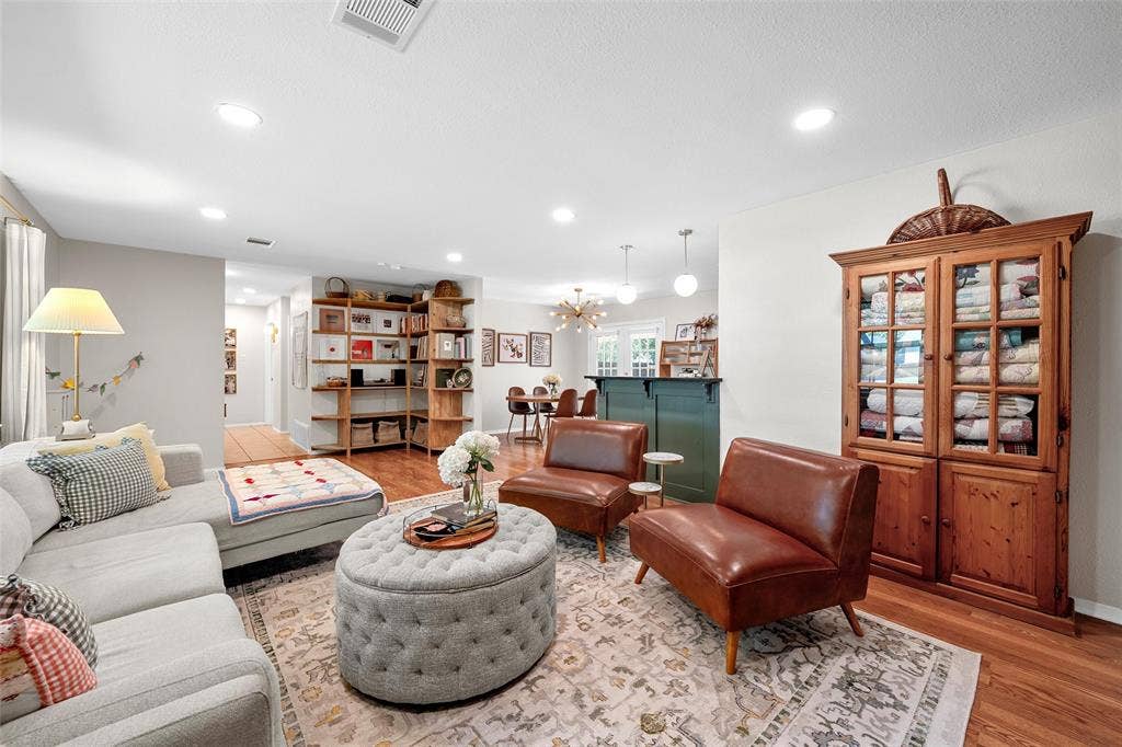 5306 Lake Crest Drive, Waco, TX 76710 5306 Lake Crest Drive, Waco, TX 76710
