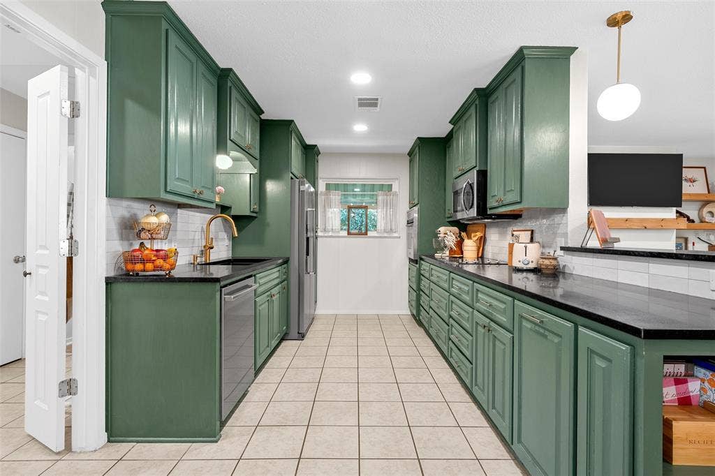 5306 Lake Crest Drive, Waco, TX 76710 5306 Lake Crest Drive, Waco, TX 76710