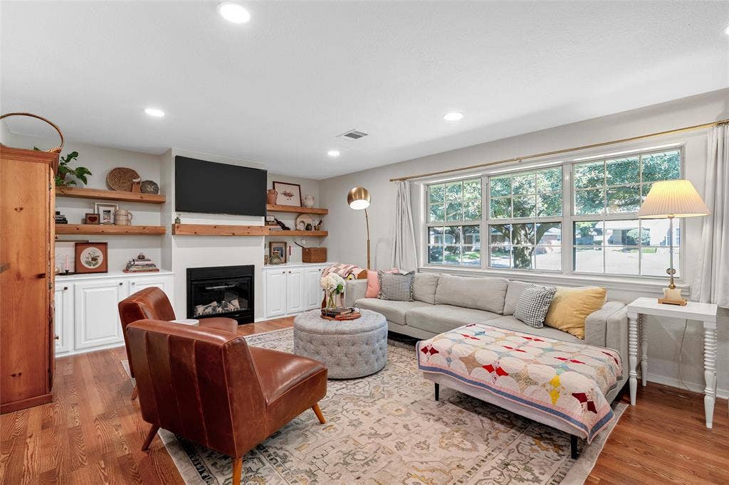 5306 Lake Crest Drive, Waco, TX 76710 5306 Lake Crest Drive, Waco, TX 76710