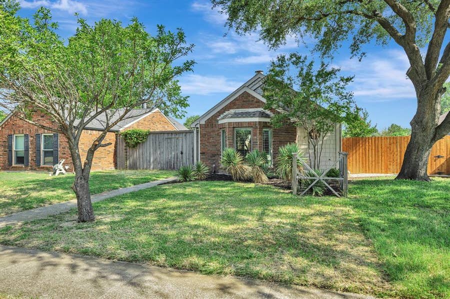 Property photo for 934 Mapleleaf Lane, Coppell, TX