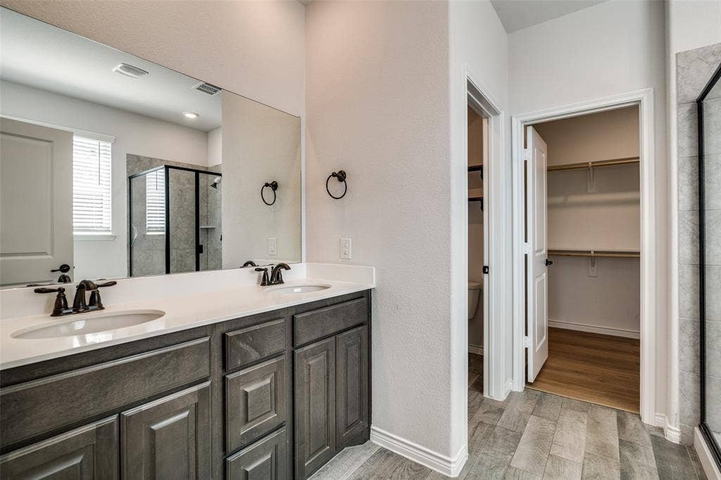 3094 Maverick Drive, Heath, TX 75126 Large en-suite bath, double sinks
