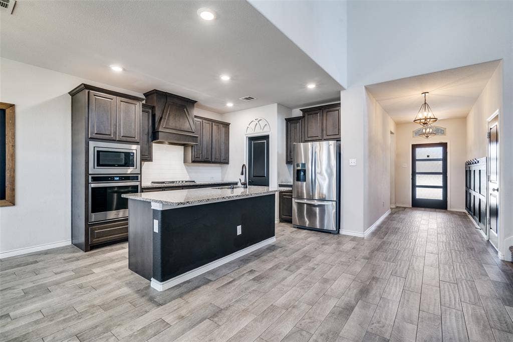 3094 Maverick Drive, Heath, TX 75126 Large walk in pantry