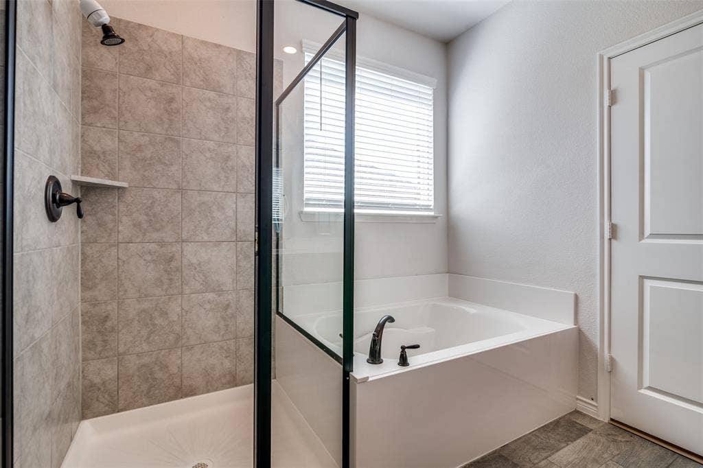 3094 Maverick Drive, Heath, TX 75126 Stand alone shower and garden tub