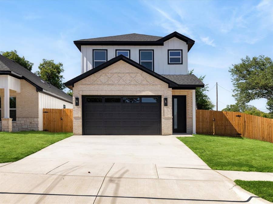 Property photo for 4237 Avenue H, Fort Worth, TX