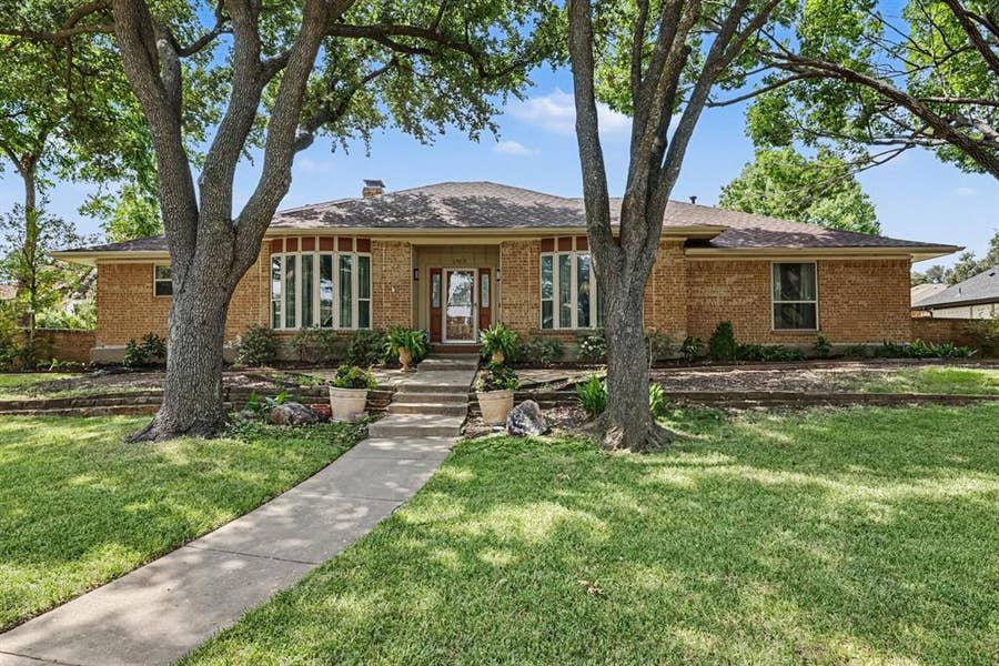 Property photo for 1905 Toler Trail, Garland, TX