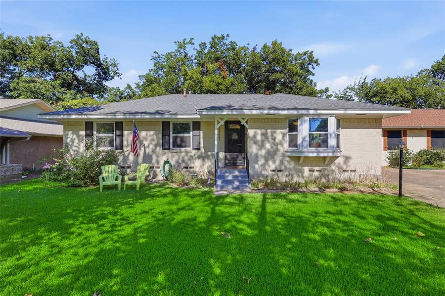 Property photo for 13227 Challaburton Drive, Farmers Branch, TX