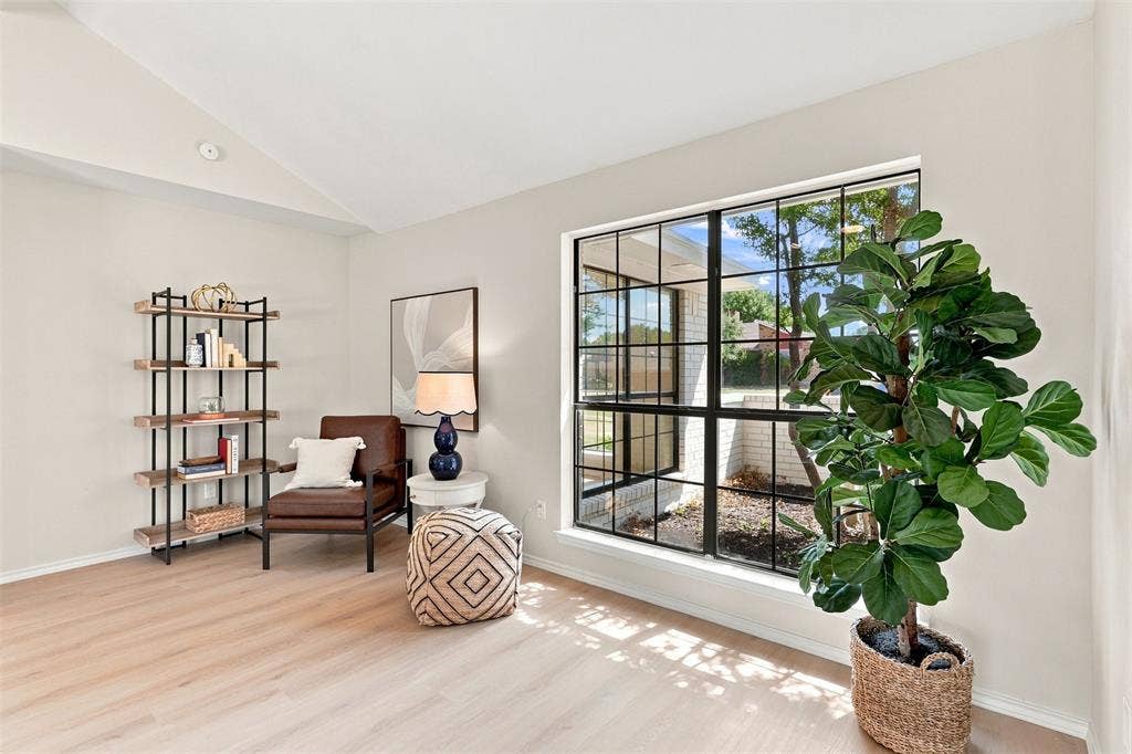 7321 Burke Circle, Plano, TX 75025 Vaulted ceiling, large grid-pattern window, wood-finish flooring, light-toned walls